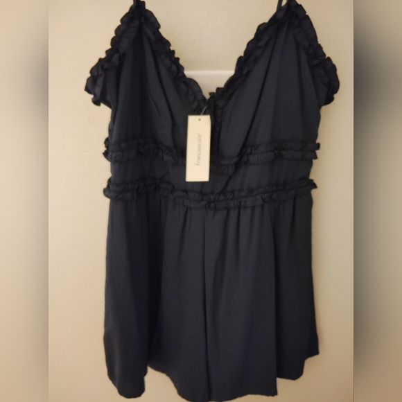 Francesca's Collections Black Ruffled Top - Picture 2 of 7